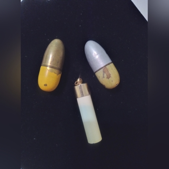 Vintage Sewing Etui Lot 2 Thread Holders 1 Needle Holder No Thimbles Well Loved - Picture 2 of 5